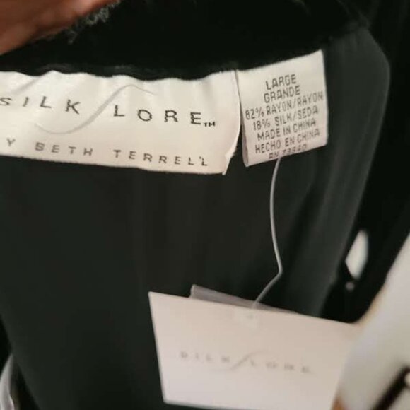 NWT Black Velvet Top and matching Skirt with Ivory Satin Collar Size L - Picture 5 of 9